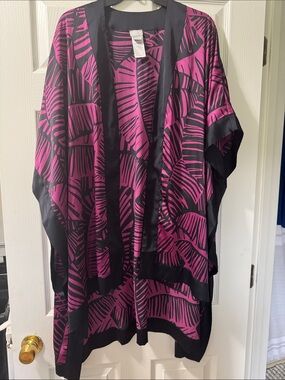 Chico's Black and Magenta Leaf-Print Kimono